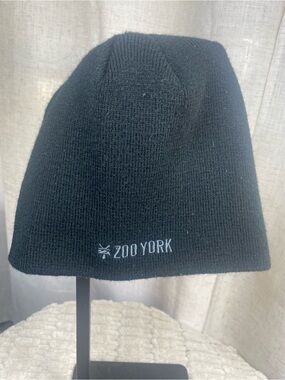 Zoo York Skatewear Black Knit Beanie Hat Silver Embroidered Text Logo Cap OSFM